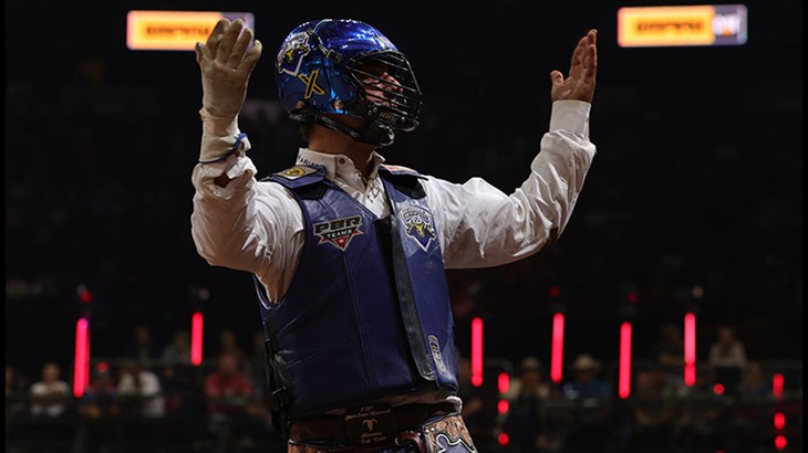 Stampede defeat Kansas City Outlaws on opening night in Glendale